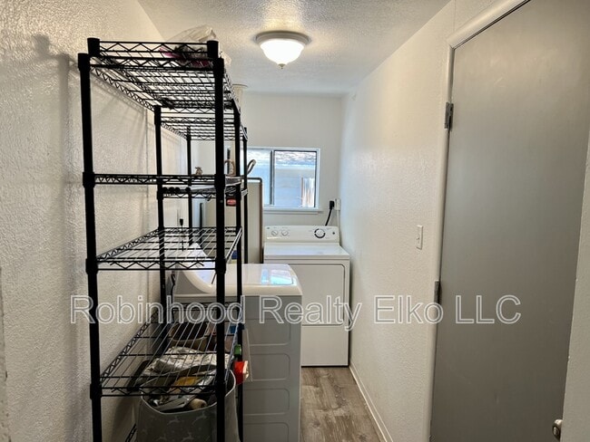 Building Photo - 659 Elm St