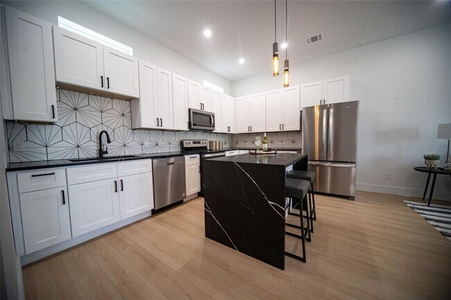 Building Photo - 236 Urbane Crst Dr