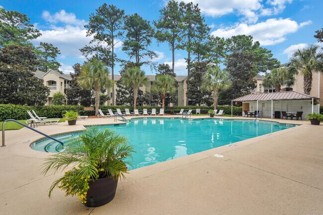 Building Photo - "Discover Coastal Comfort: Spacious 2-Bed, 2-Bath Condo at Summer House, Hilton Head Island!"