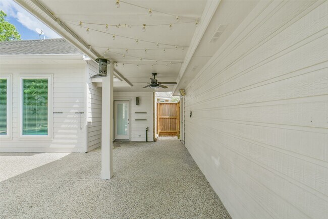 Building Photo - 402 Sterling Heights Ln