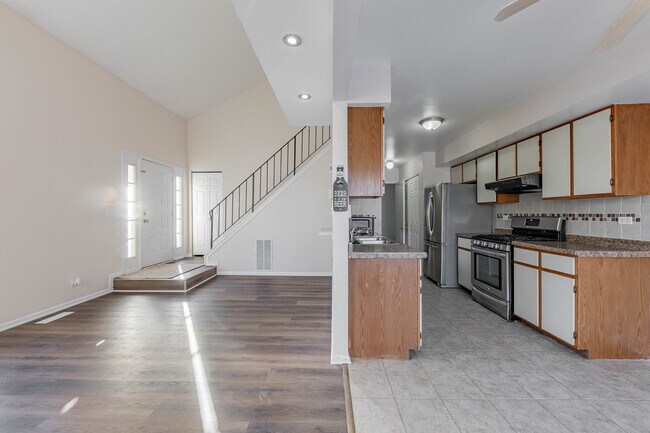 Building Photo - 237 Acorn Dr