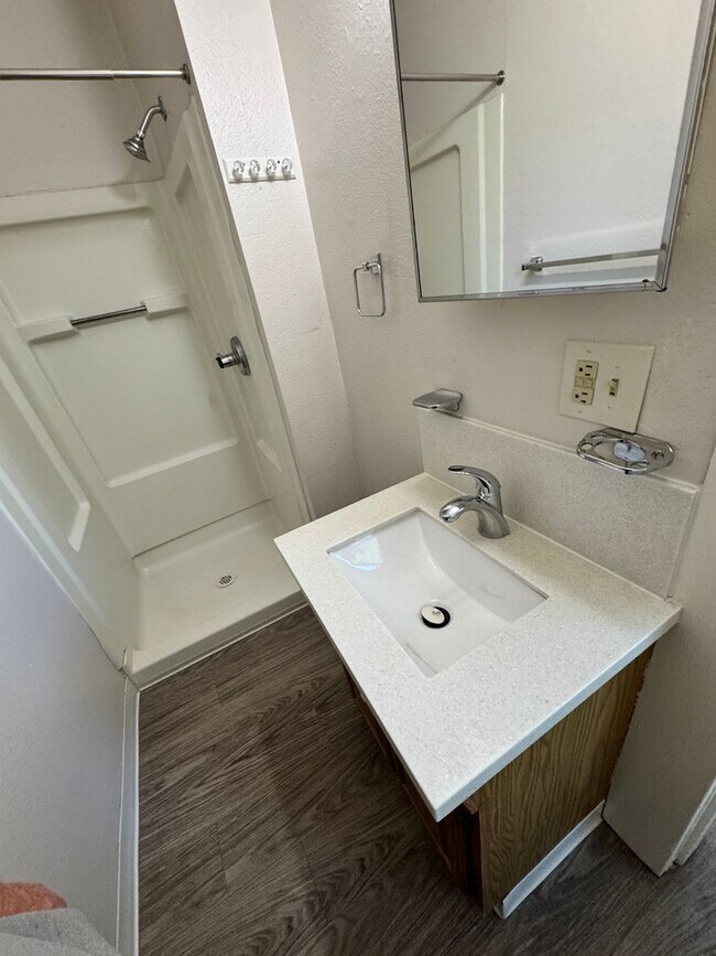 Building Photo - Nehalem Place