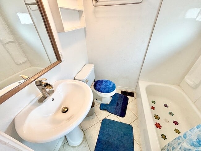 Building Photo - FREE RENT UNTIL OCTOBER 15TH