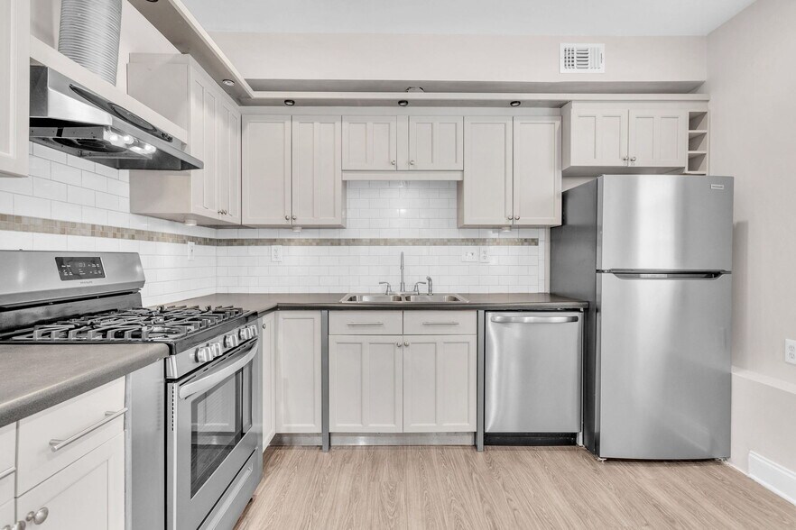 Building Photo - 1046 Tilden St NW