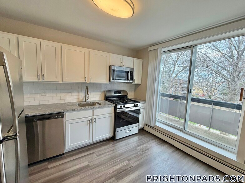 Building Photo - 9 Bronsdon St