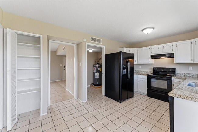 Building Photo - 16958 Jenikay St