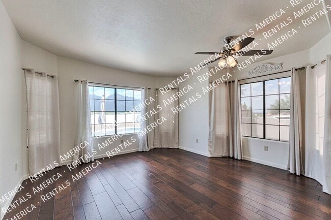 Building Photo - 10698 N Thunder Hill Pl