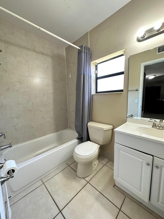 Building Photo - 4509 Carambola Cir S