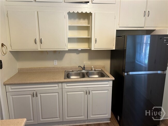 Building Photo - 253 Springdale St