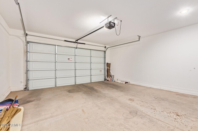 Building Photo - 40354 W Sunland Dr