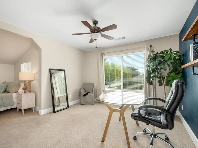 Building Photo - Beautifully Updated North Fresno 3/3