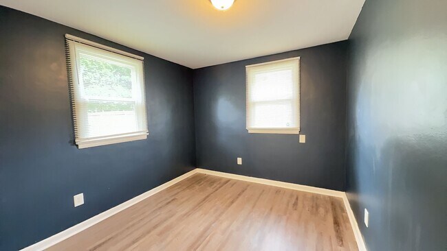 Building Photo - Well-Maintained 3-Bedroom Home with Fenced Backyard & Assigned Parking in Central Chesapeake
