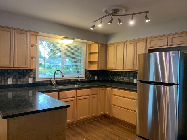 Building Photo - O1100-1106