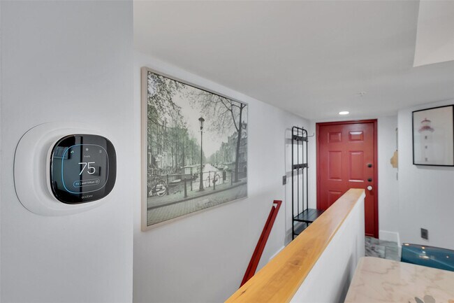 Building Photo - 2021 SE 10th Ave