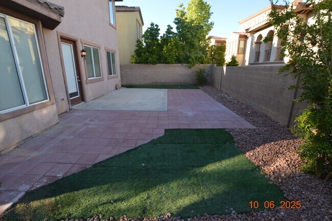 Building Photo - 638 Harvester Course Dr