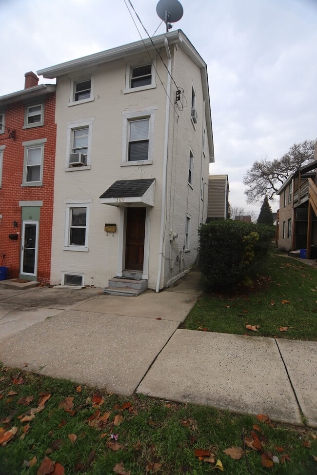 Building Photo - 309 E 6th Ave