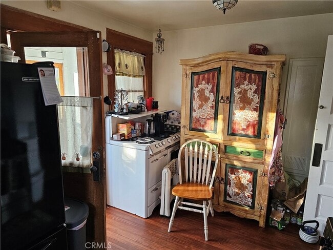 Building Photo - 1820 N Bush St