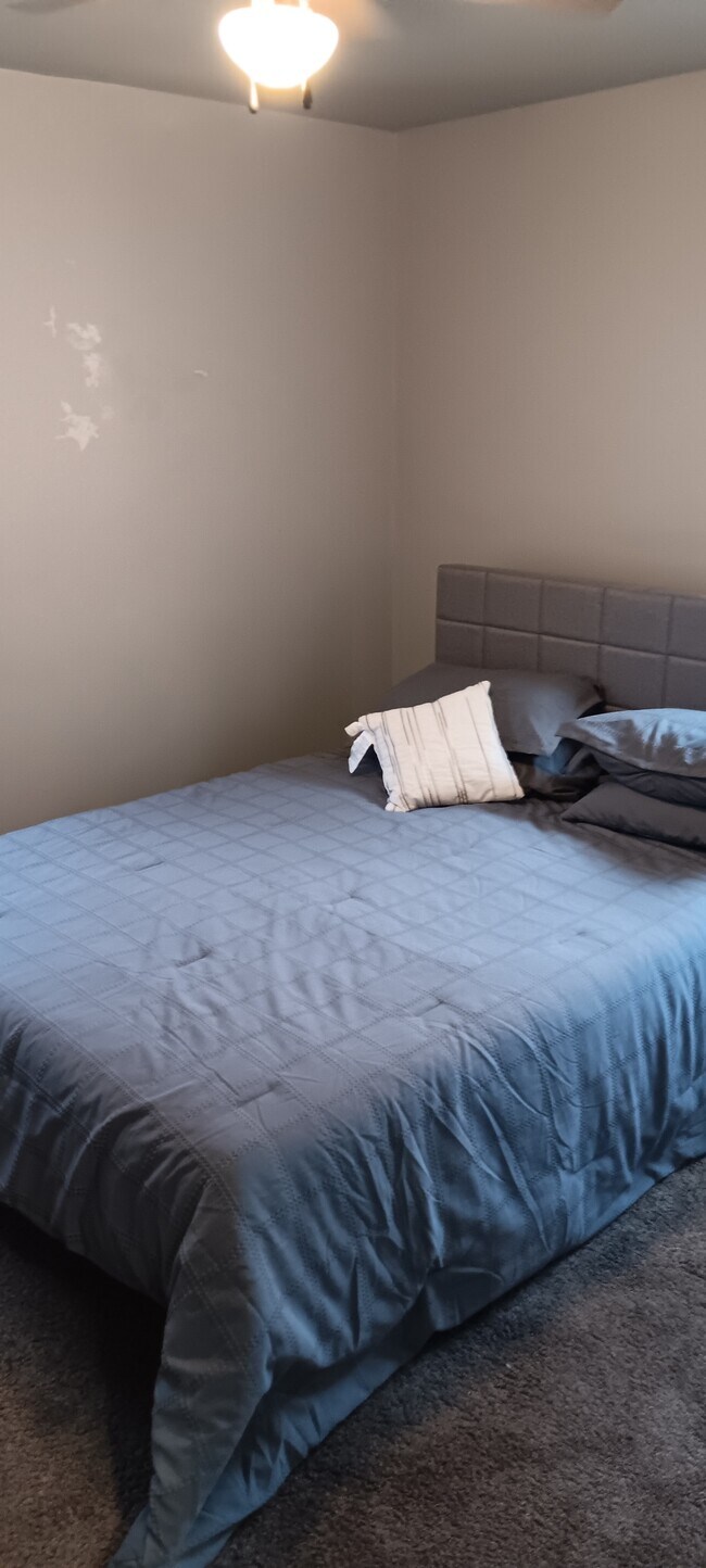 Building Photo - 548 E Woodrow St