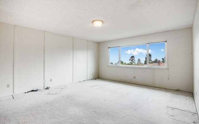 Building Photo - Tranquility on Beachside