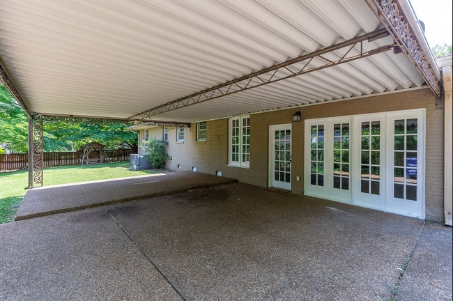 Building Photo - 260 Binkley Dr