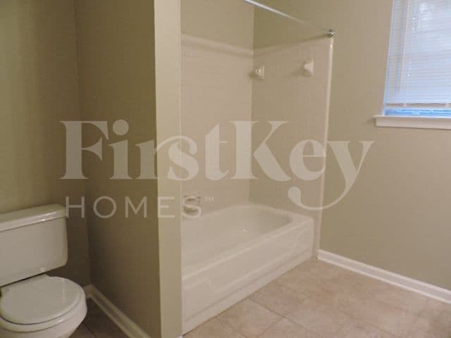 Building Photo - 2317 Curbertson St