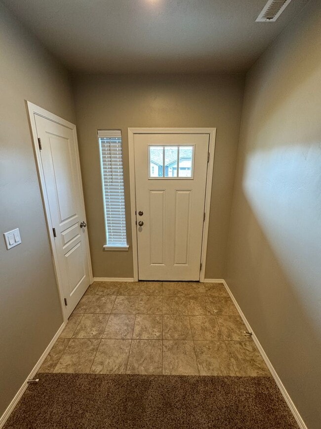Building Photo - Charming 3-bedroom, 2-bathroom home locate...