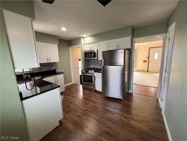 Building Photo - 3006 Torrington Ave