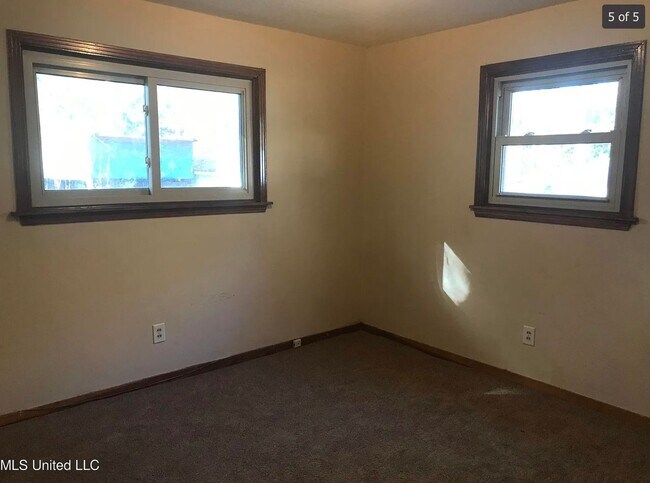 Building Photo - 3139 Charleston Dr