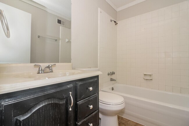 Building Photo - 6063 Colonyhill Dr