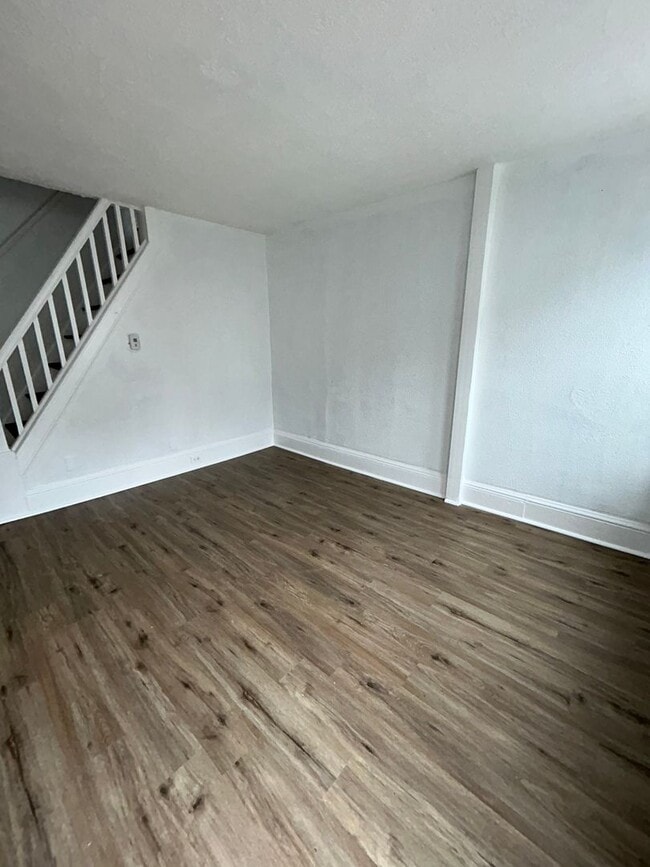 Building Photo - Schedule a showing NOW!