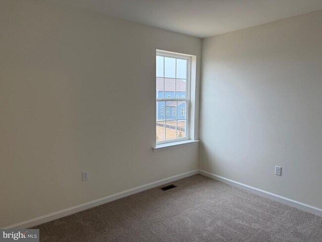 Building Photo - 414 MacLaren Ln