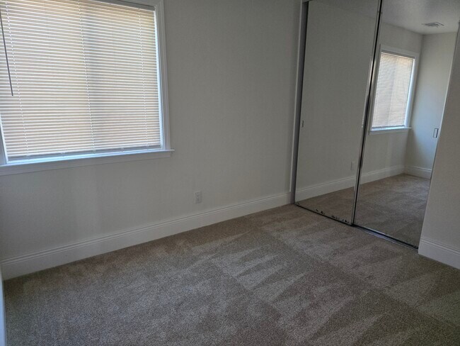 Building Photo - 6141 Starling Dr