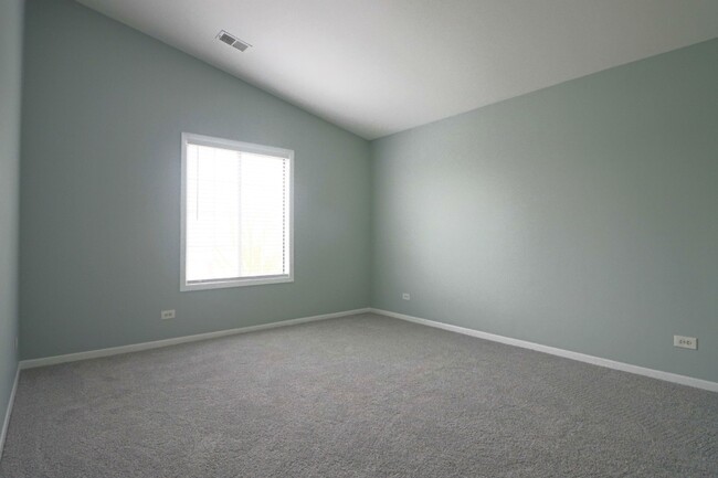 Building Photo - 1520 Commodore Ln