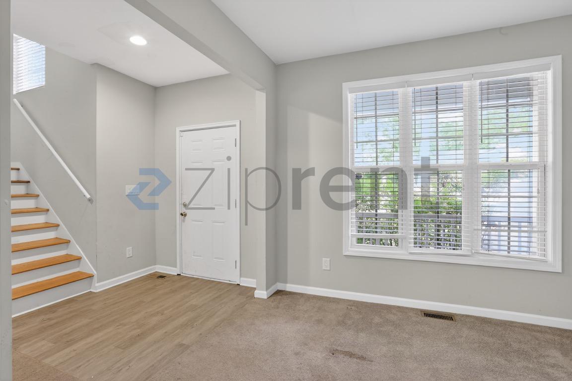 Building Photo - Unit