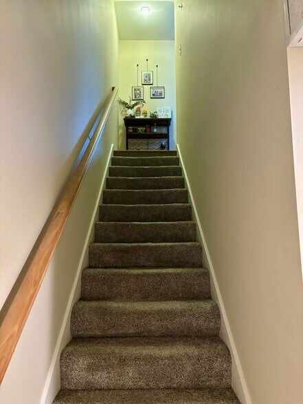 Building Photo - 132 Karatzas Avenue