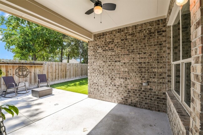 Building Photo - 12635 Lakeshore Dr