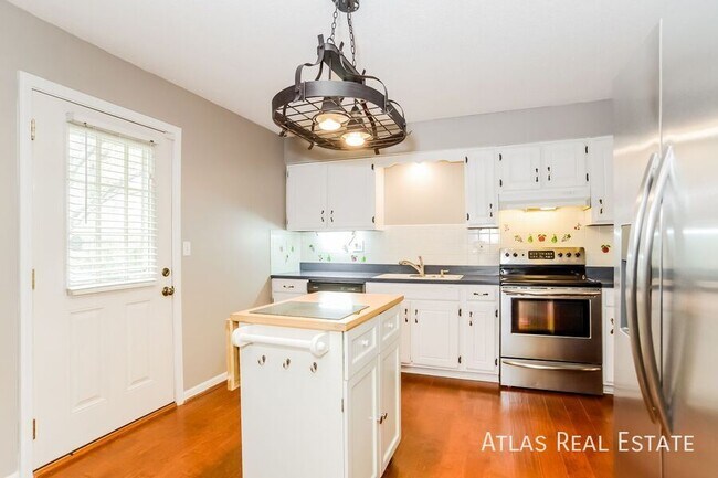 Building Photo - 2312 NE 72nd Terrace