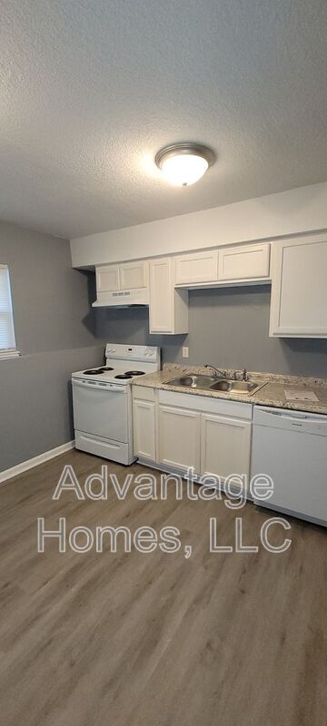 Building Photo - 704 N 70th St