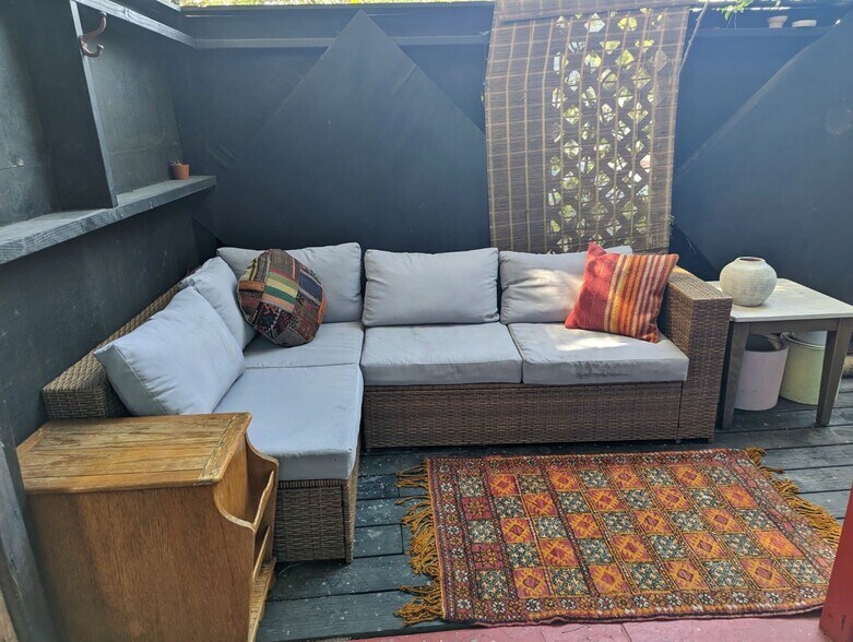 Private Gated Patio - 2918 Pacific Ave