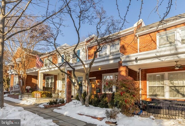 Building Photo - 2205 Observatory Pl NW