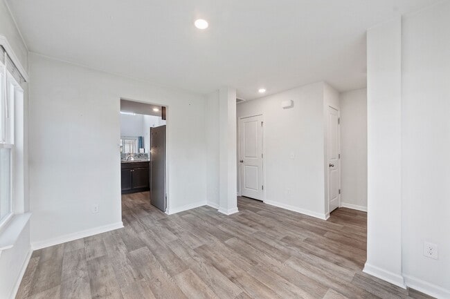 Building Photo - 9784 Transplanter Cir