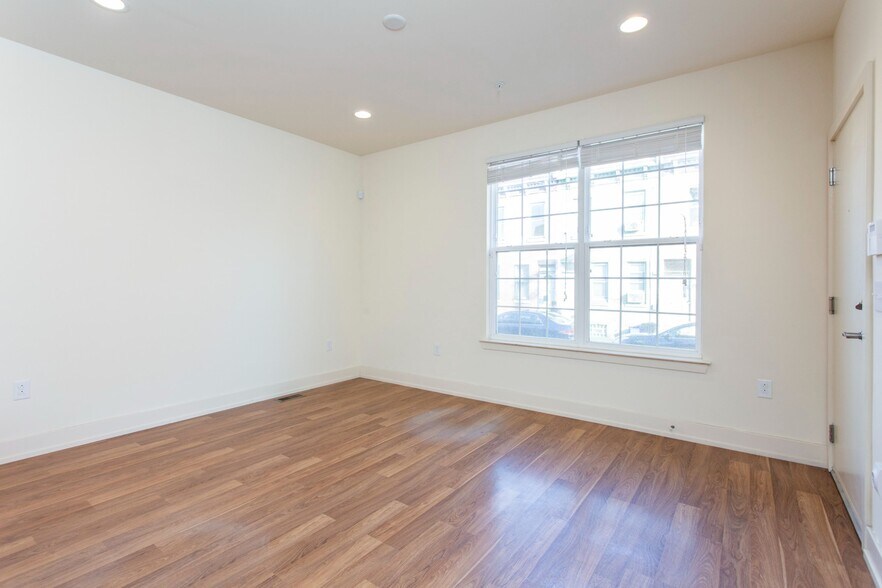 Building Photo - 697 W Berks St