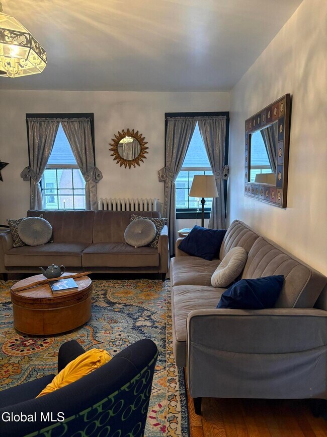 Building Photo - 20 Elm St