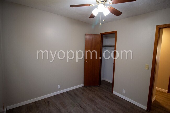 Building Photo - Spacious Omaha Home