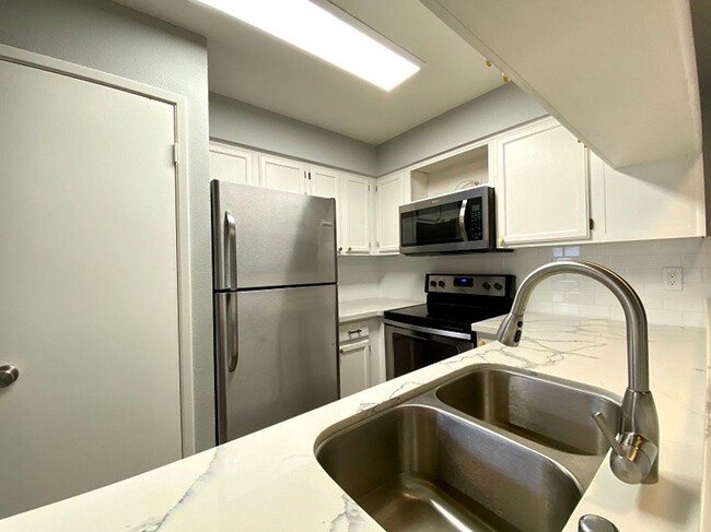 Building Photo - Beautifully Renovated One Bedroom Napa Condo