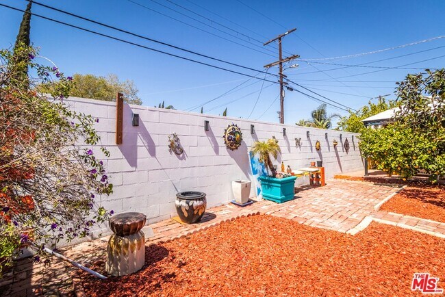 Building Photo - 6445 Tujunga Ave
