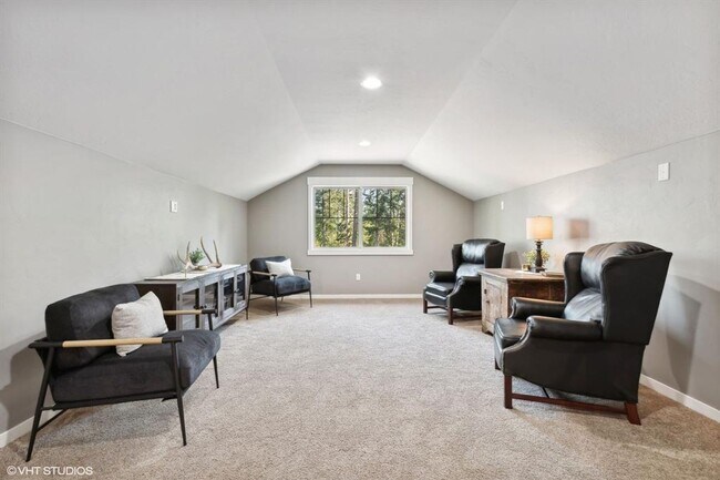 Building Photo - Stunning Columbia Falls Home w/horse pasture