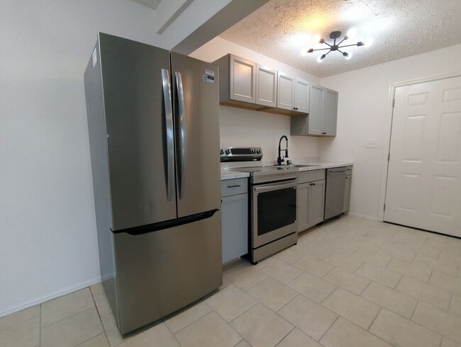 Building Photo - 2015 Duncan Ave