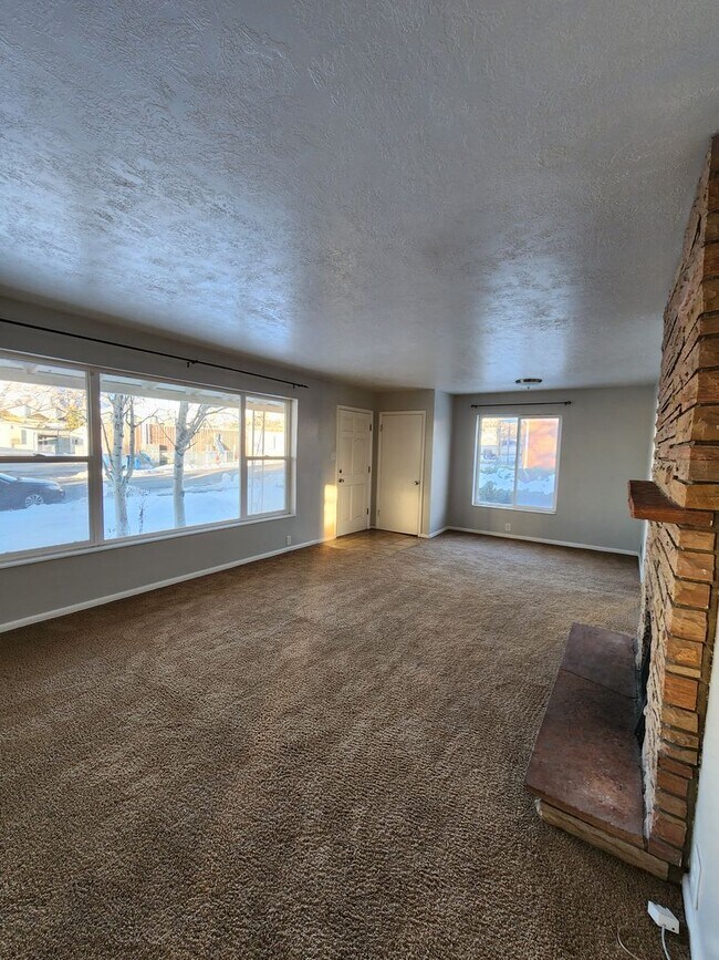 Building Photo - East Bench Remodeled Rambler below Olympus...