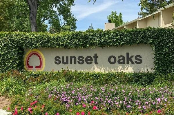 Building Photo - Bright and quiet two-story townhouse situated in the friendly Sunset Oaks community with an award...